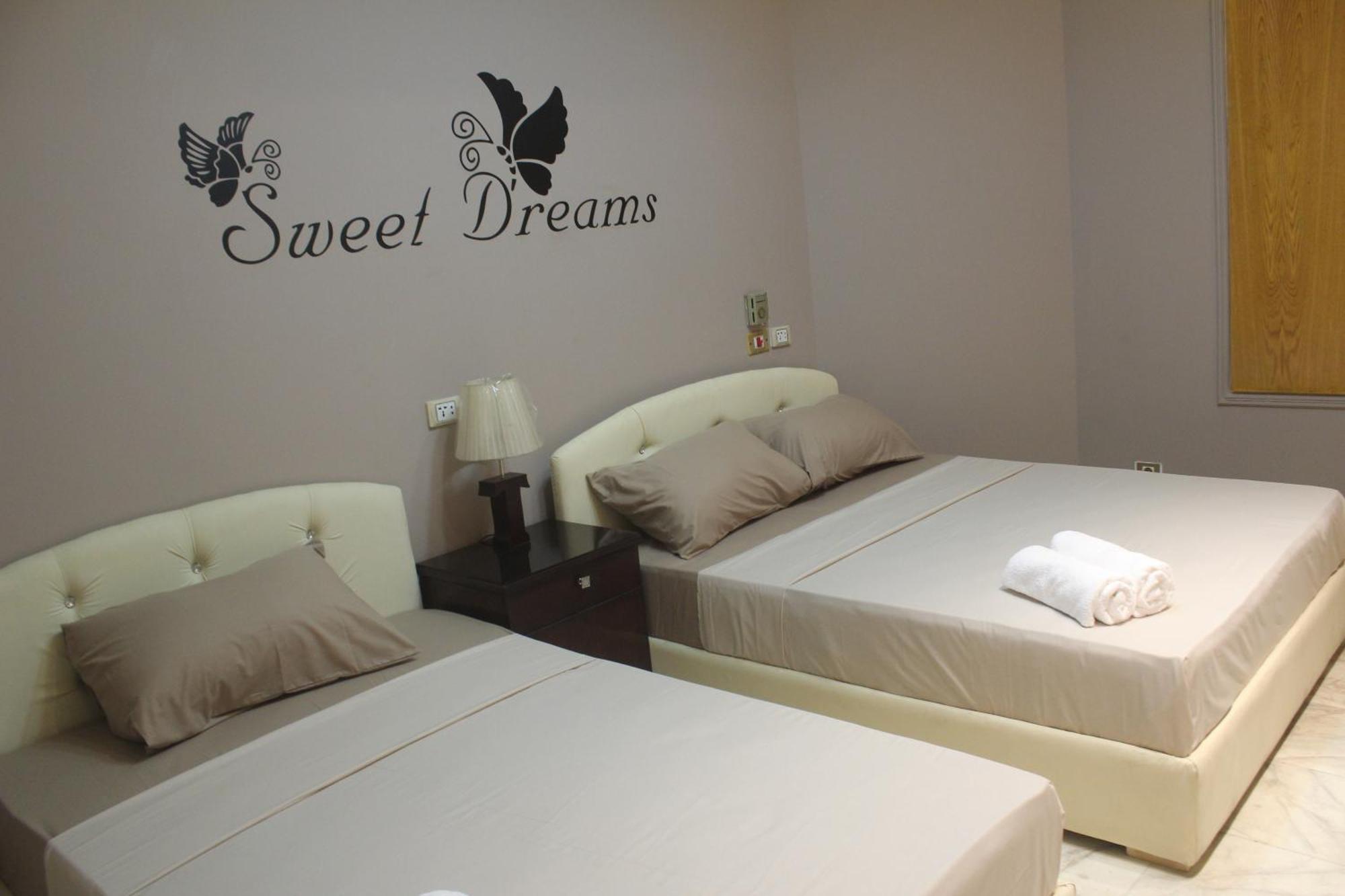 Tahrir Square Hostel *